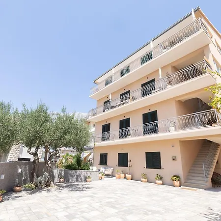 Clematis Gostinjska kuća Makarska